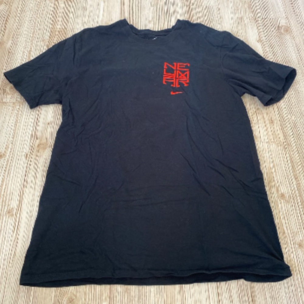 Men's nike bundle tshirt bundle, size small and medium graphic t-shirts - Picture 8 of 8